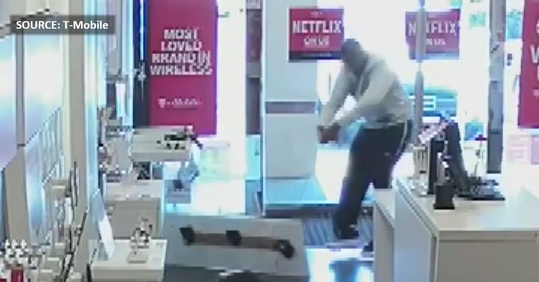 Video Couple Steals Phones At Garden Grove T Mobile Cutting